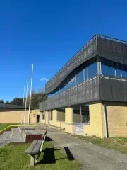 Fasádní prvky budovy bazénu