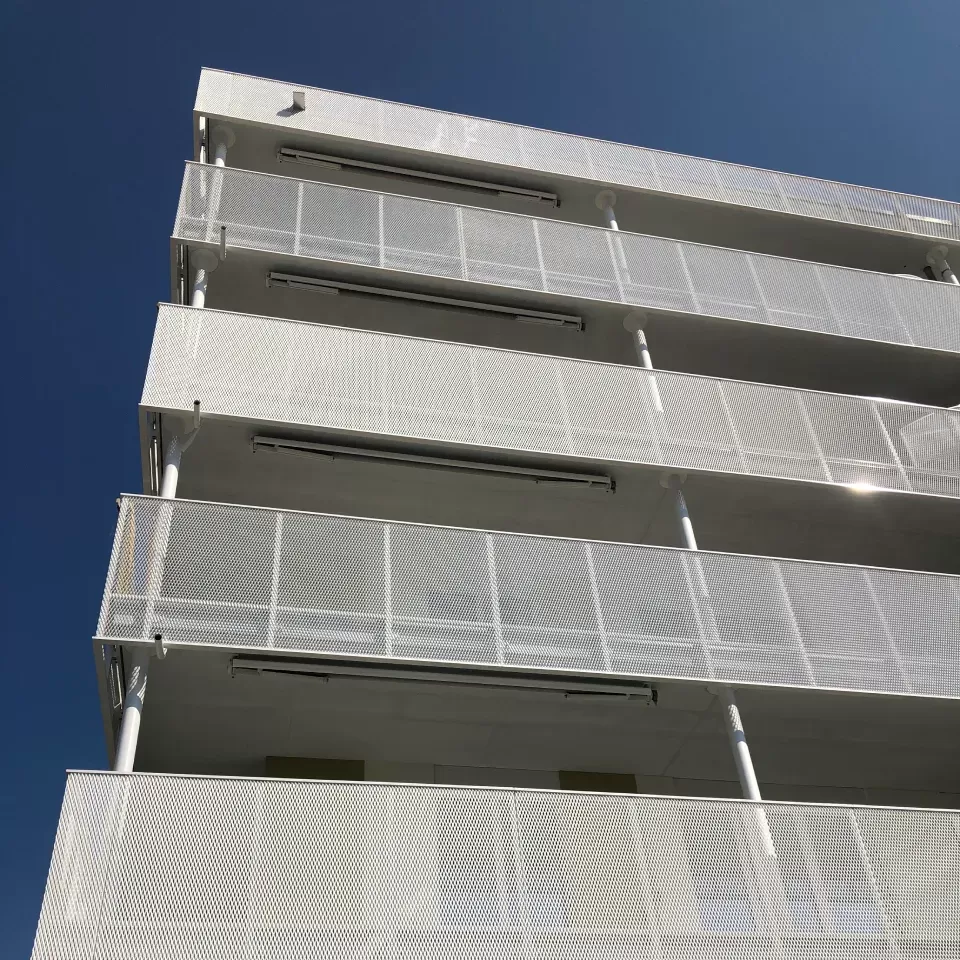 Balkonové výplně z tahokovu