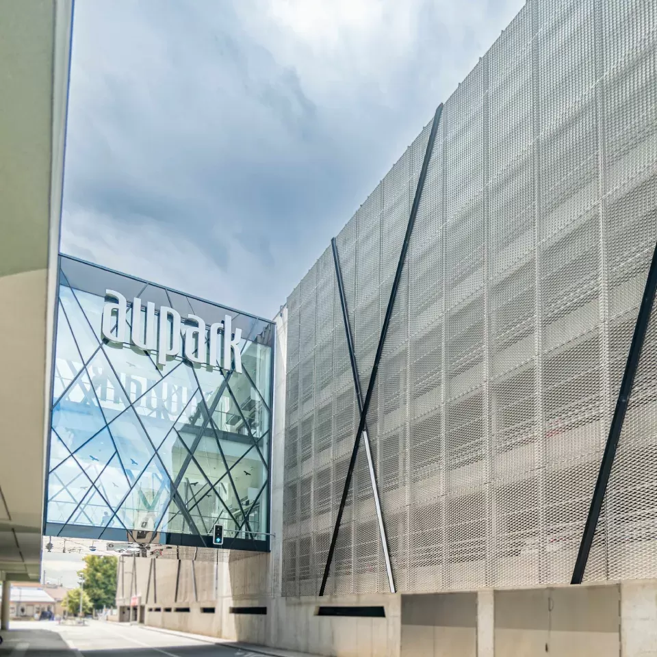 Fasádní panely obchodního centra Aupark Hradec Králové